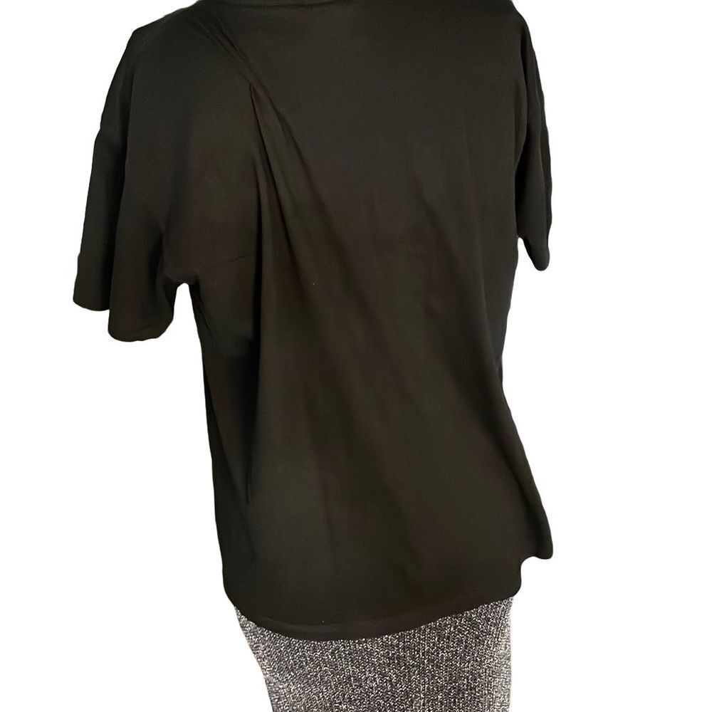 < Instert Random Objecthere > - image 7